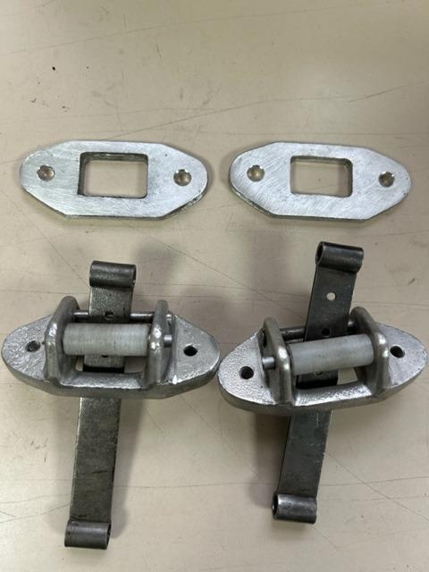 Tirants de porte Maserati Khamsin LesAnciennes.com