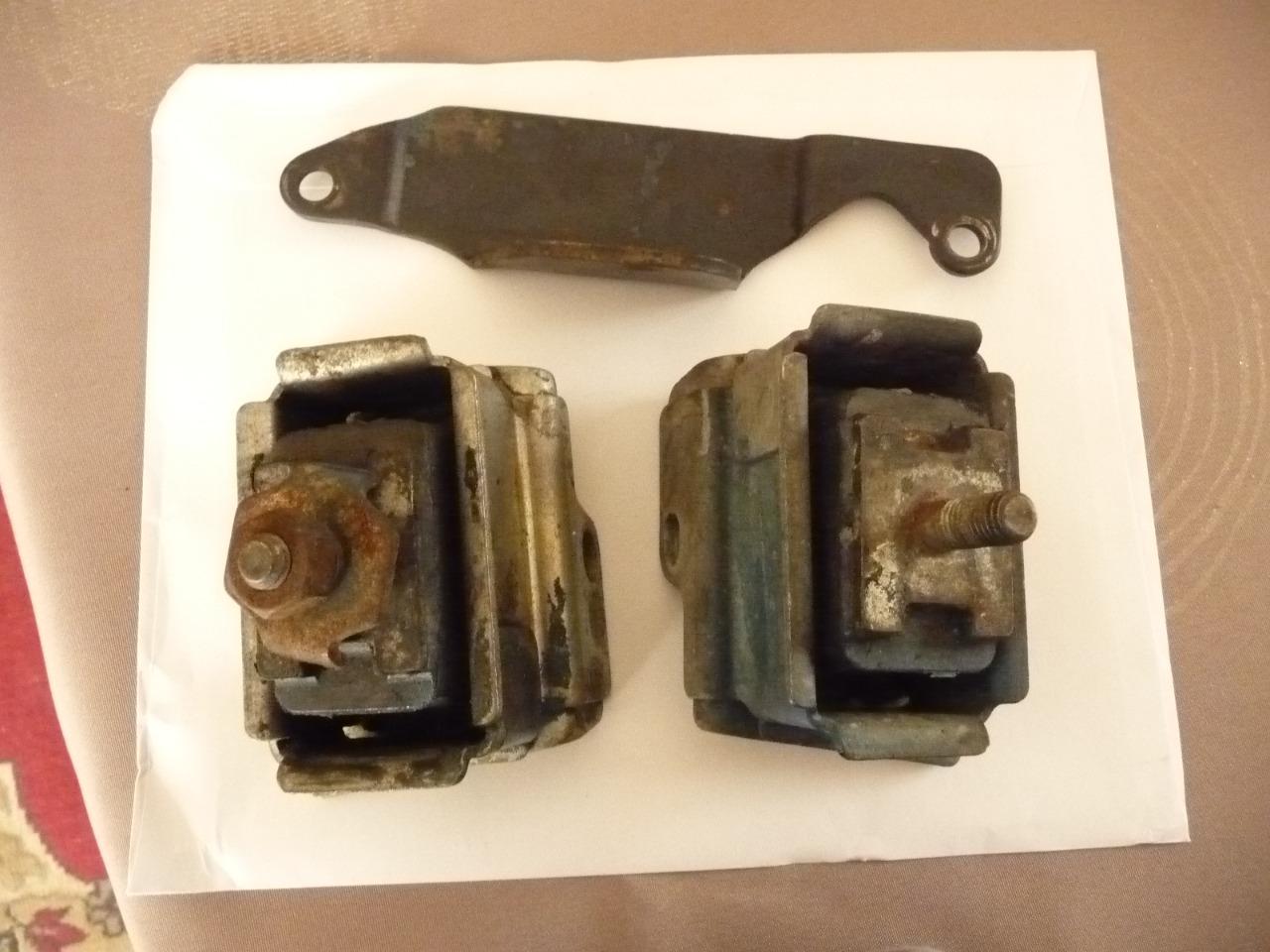 Pièces RENAULT 5 alpine turbo patte support BV LesAnciennes.com