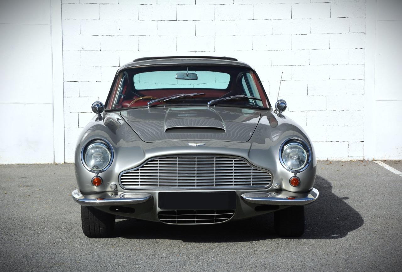 ASTON MARTIN DB6 Saloon Superleggera - 1969 LesAnciennes.com