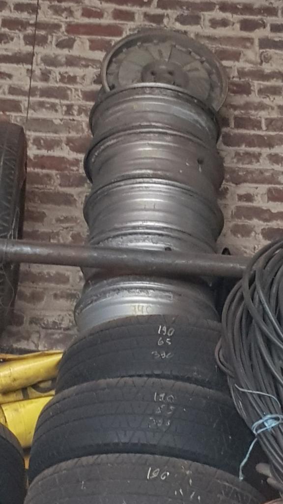 Lot de pièces CITROEN Traction, 2CV,DS,CX. LesAnciennes.com