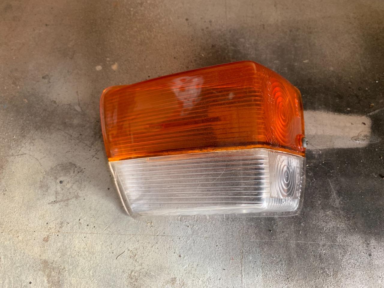 Cabochon clignotant RENAULT Estafette LesAnciennes.com