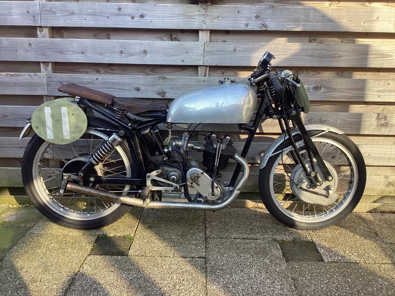 PIKE - RUDGE 250CC Moto de course - 1951 LesAnciennes.com