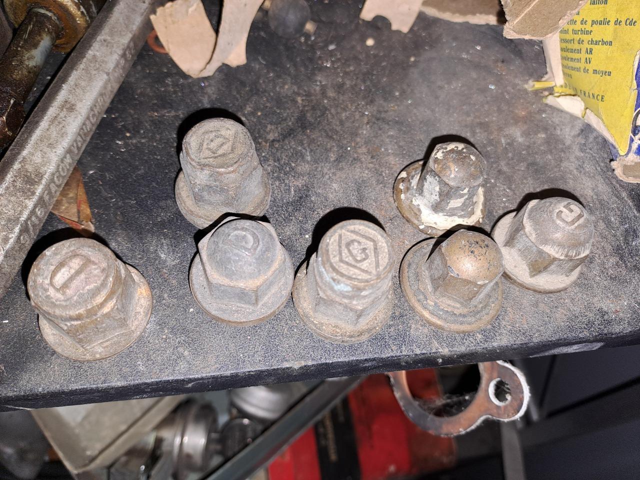 Ecrous DIVERS LesAnciennes.com