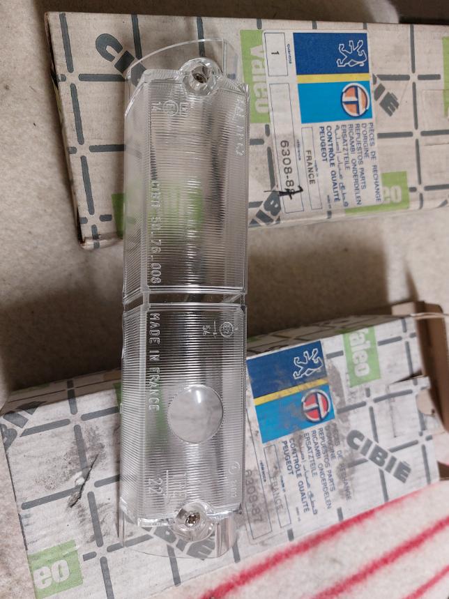 Cabochons neufs clignotants SIMCA 1100 LesAnciennes.com