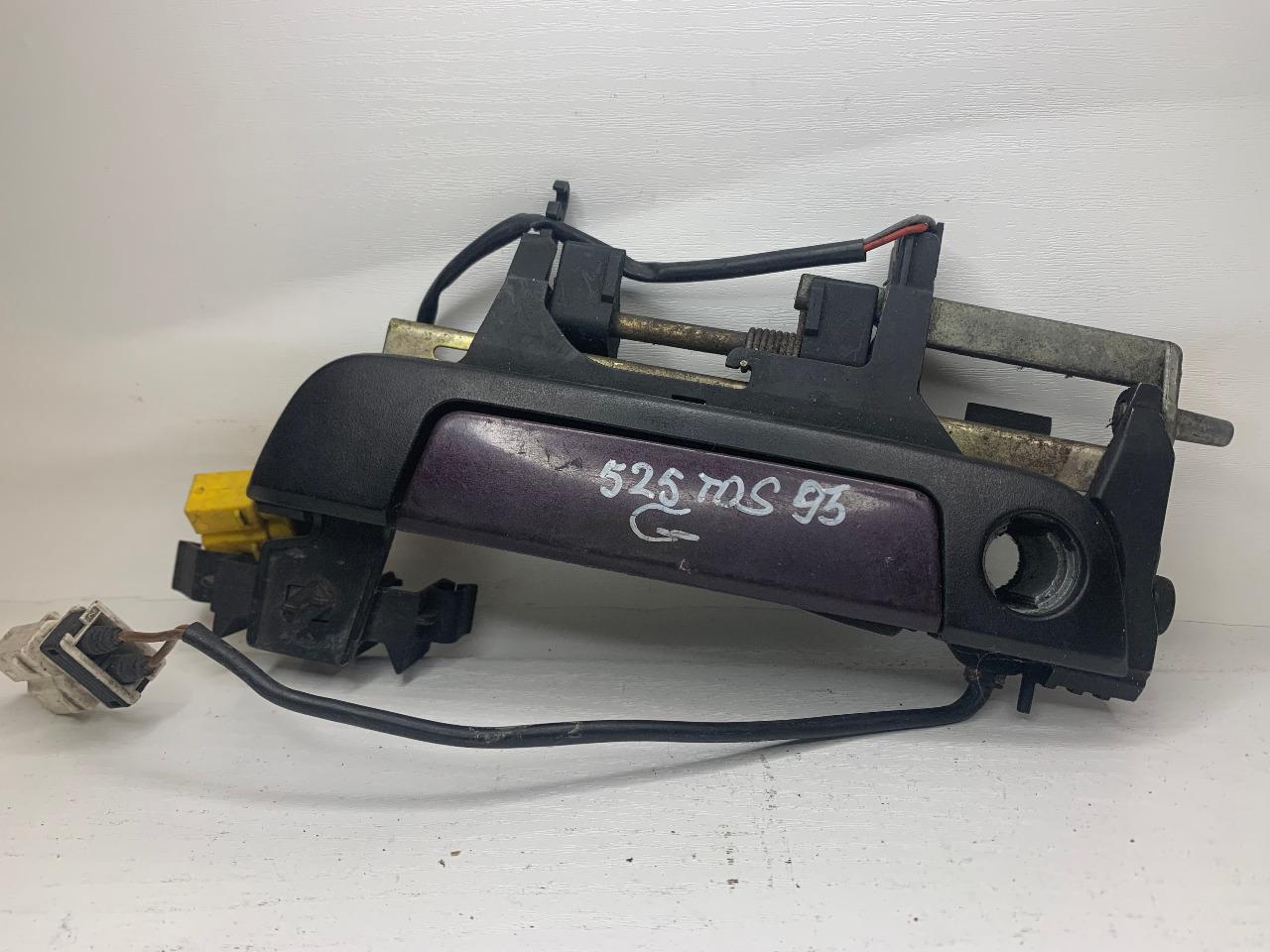 Poigne porte avant gauche BMW E 34 LesAnciennes.com