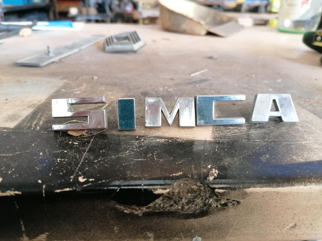 Monogramme SIMCA 1000 LesAnciennes.com