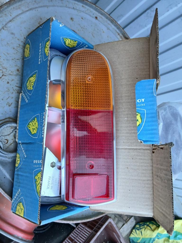 Feux PEUGEOT 204 LesAnciennes.com