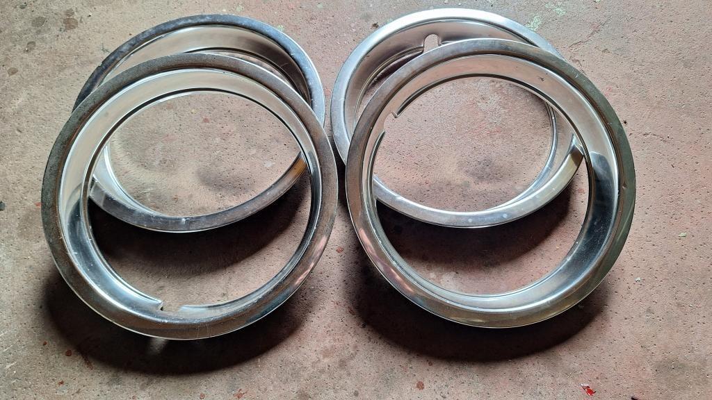 Cercles chromé jantes 14 pouces MGB où autres LesAnciennes.com