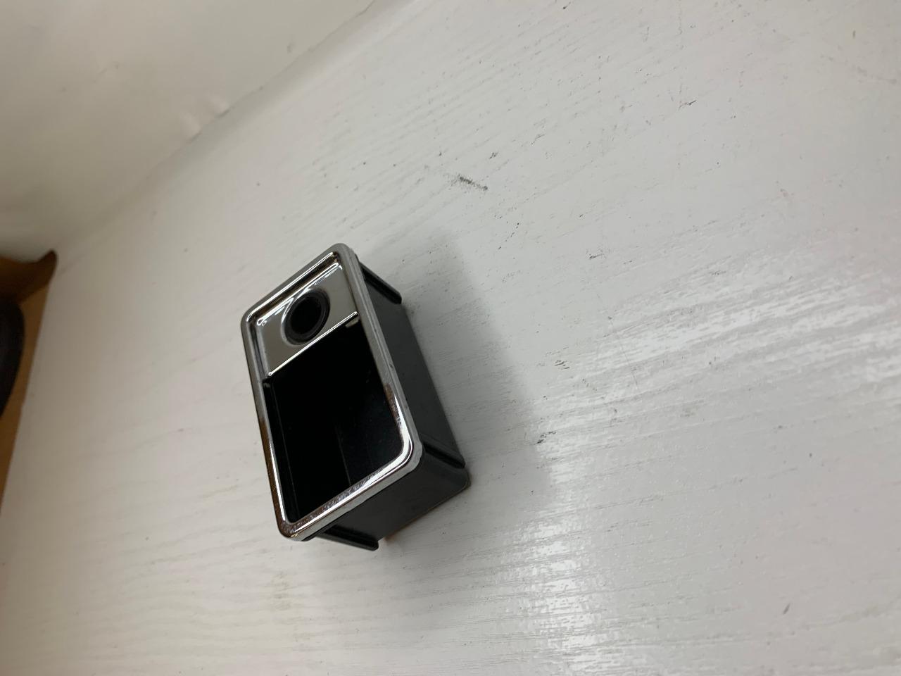 Cendrier chrome BMW E 39 LesAnciennes.com