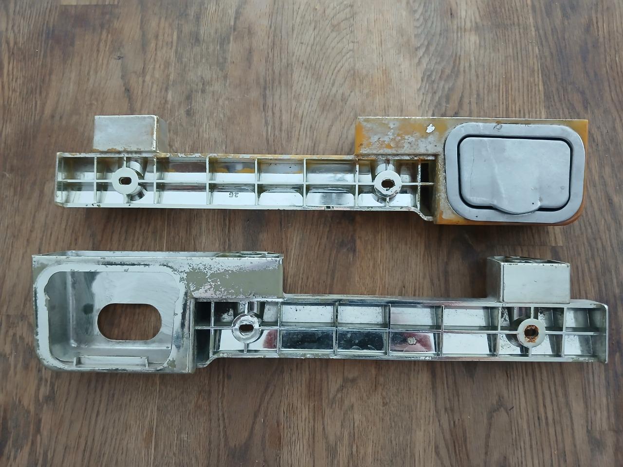 Supports accoudoirs arrière SIMCA 1100 LesAnciennes.com