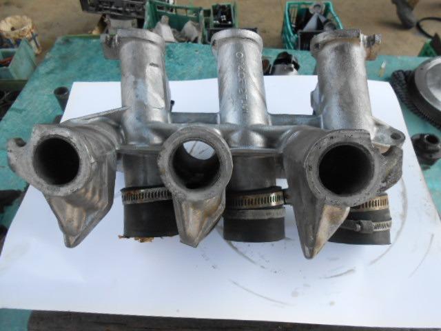 Collecteur d' admission Citroen SM à injection LesAnciennes.com