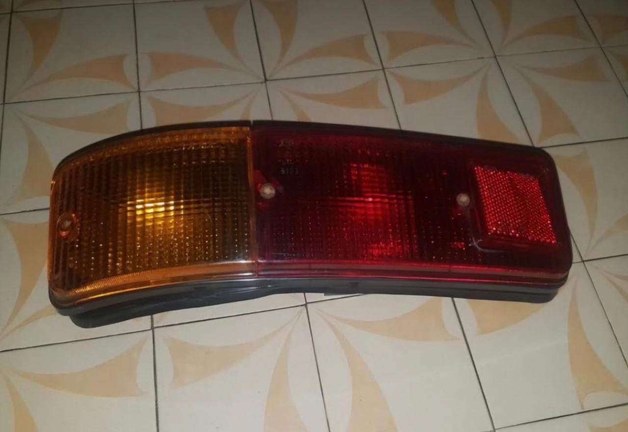 Feu arrière gauche Fiat 127 LesAnciennes.com