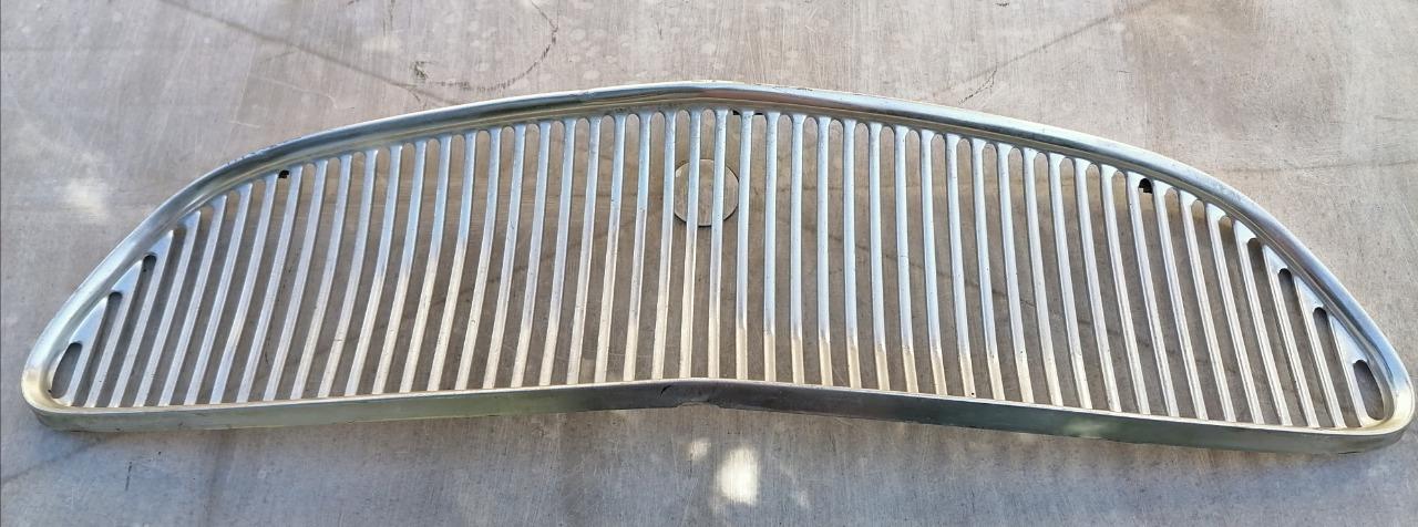 Calandre SIMCA Aronde P60 LesAnciennes.com