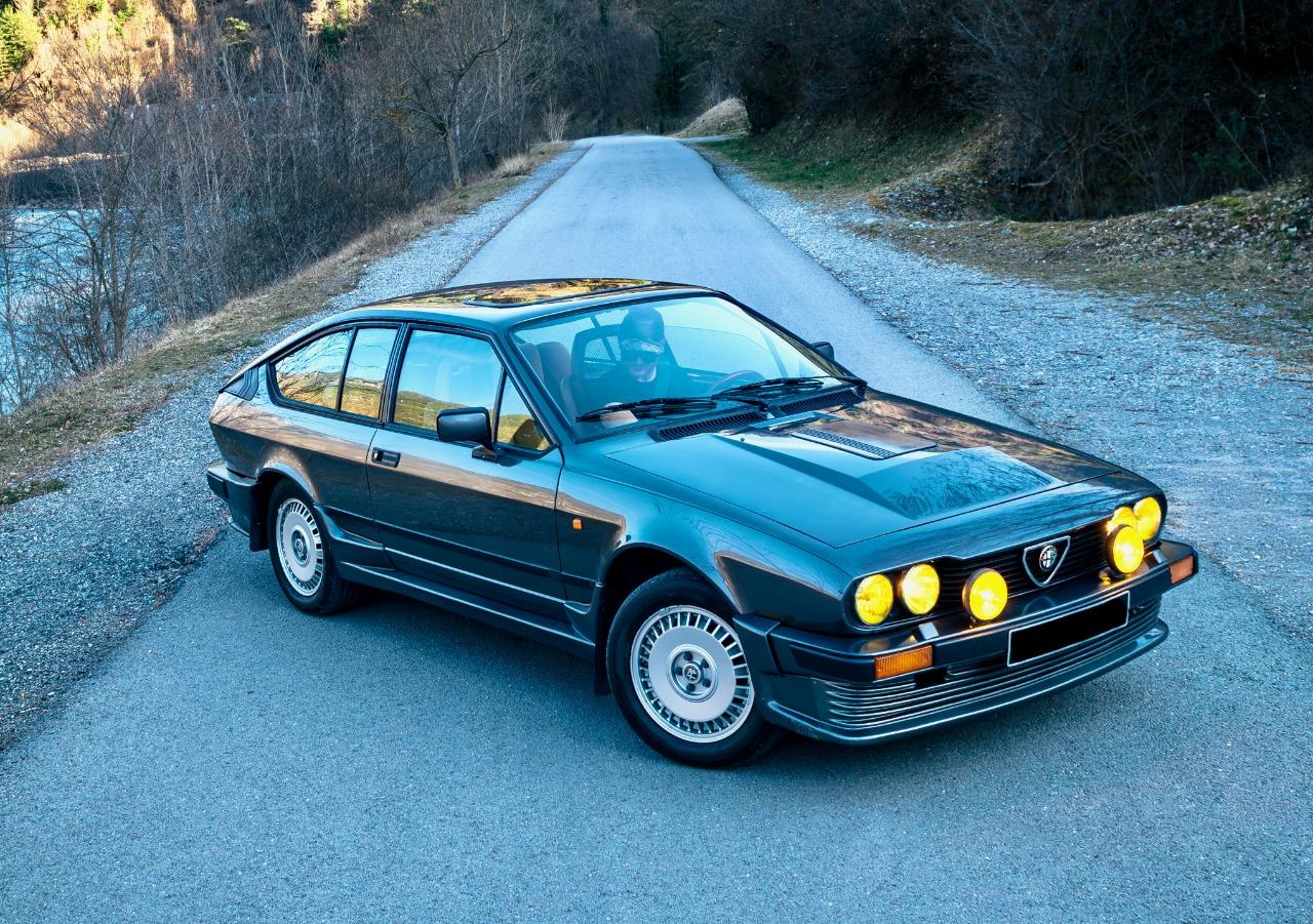 ALFA ROMEO GTV6 - 1983 LesAnciennes.com