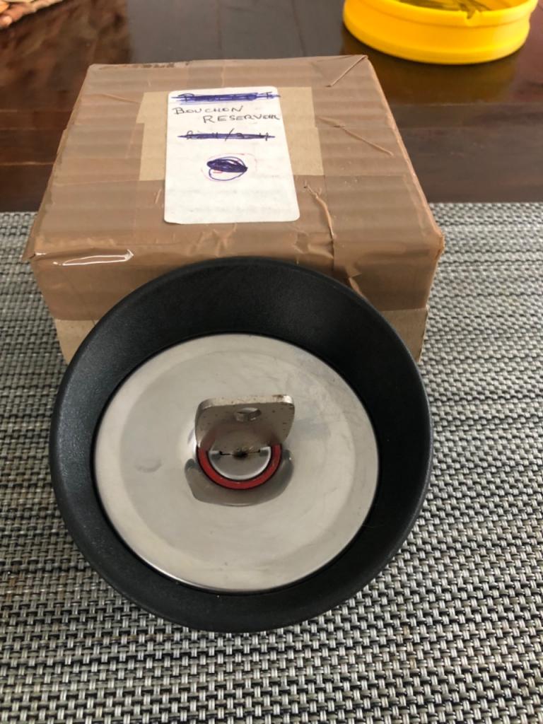 Bouchon de réservoir RENAULT Citroën Peugeot simca LesAnciennes.com