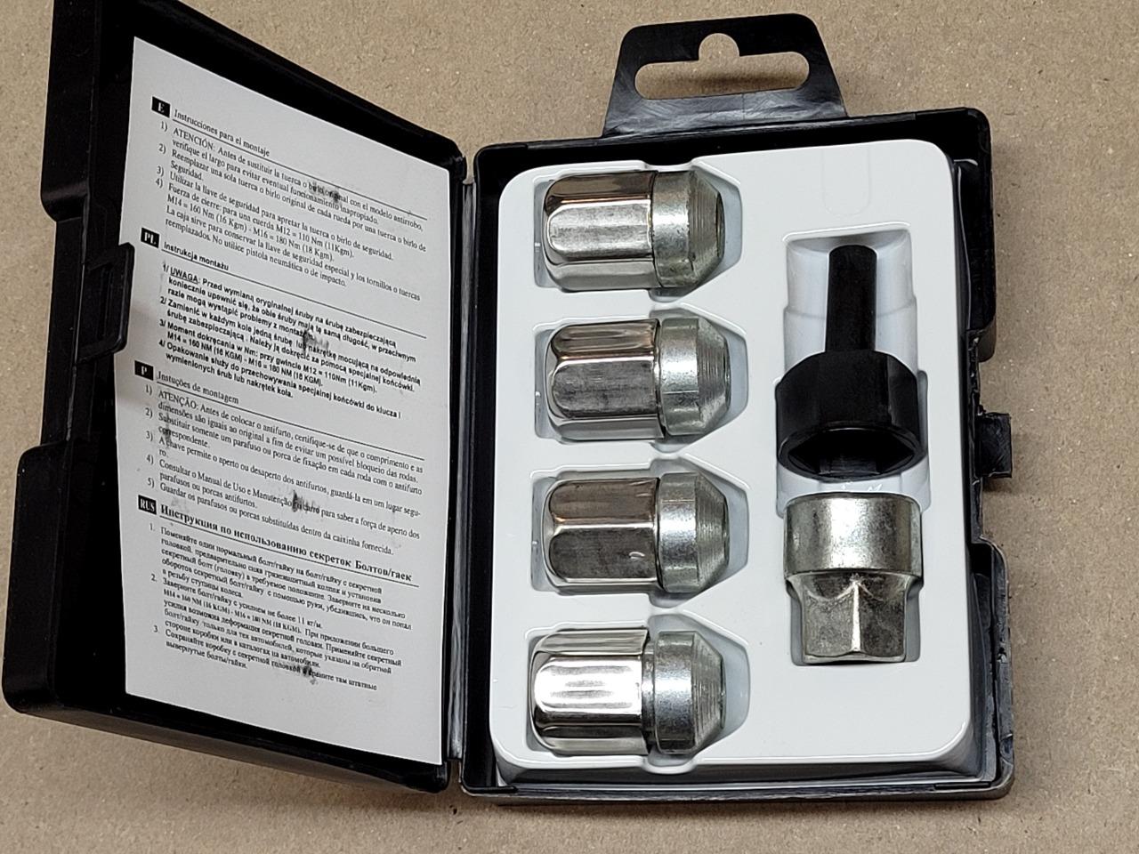 Jeu écrous antivol neufs 12 x 125 à 90° Alpine R8 LesAnciennes.com