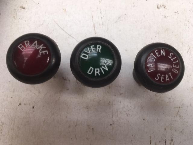 Cabochons lampe temoins tableau bord VOLVO 1800ES LesAnciennes.com