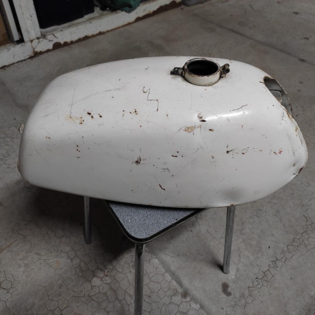 Réservoir KAWASAKI 250 S1 LesAnciennes.com