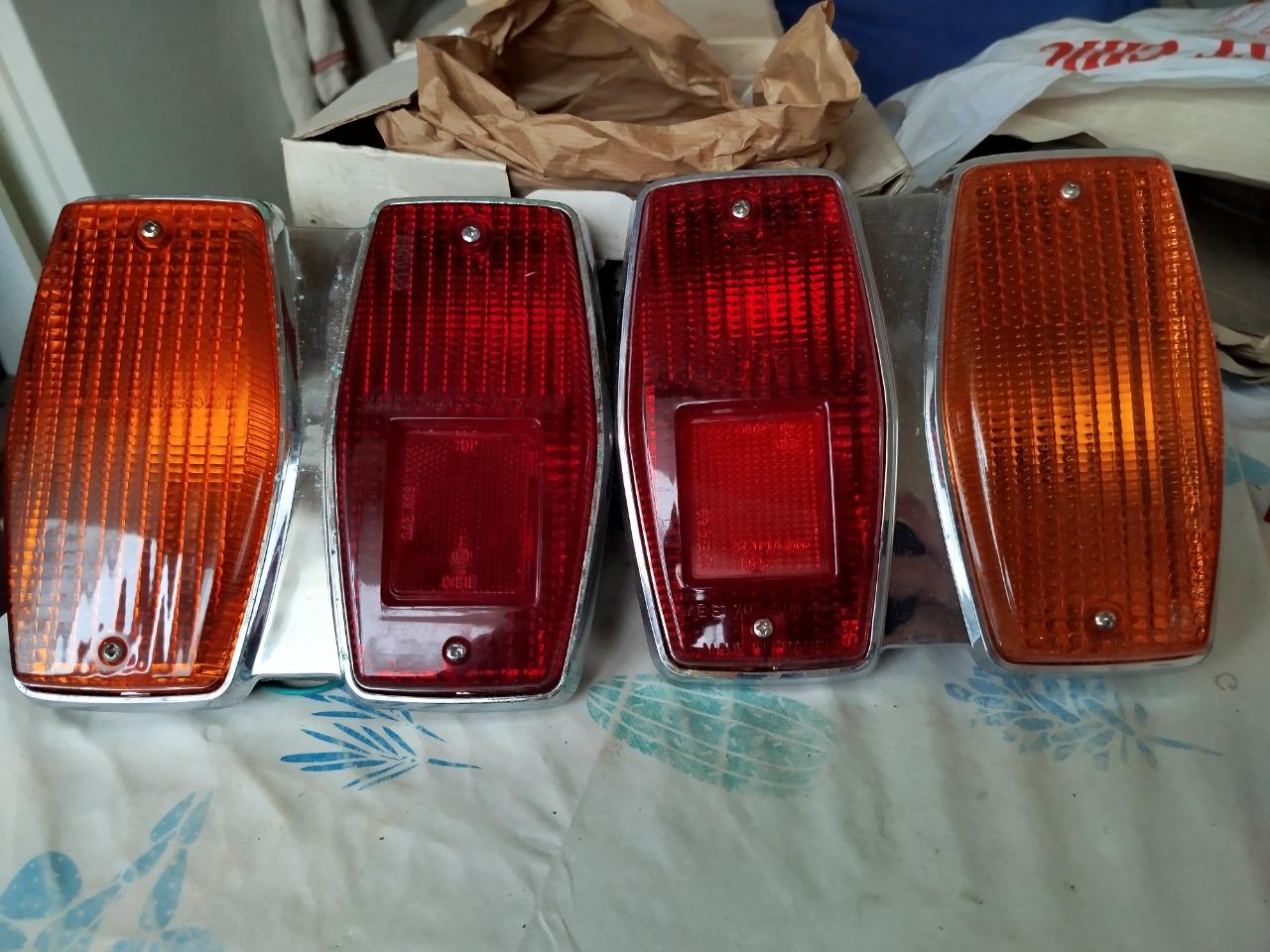 Paire de feux arrières pour PEUGEOT 304 LesAnciennes.com