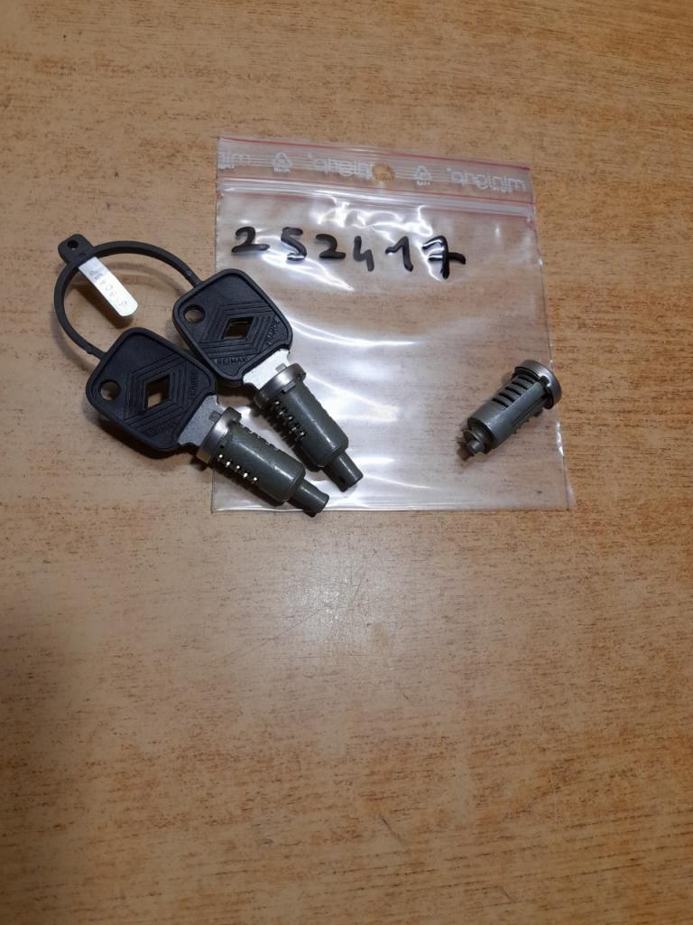 Serrures Barillets de portes et Hayon Renault 4L LesAnciennes.com