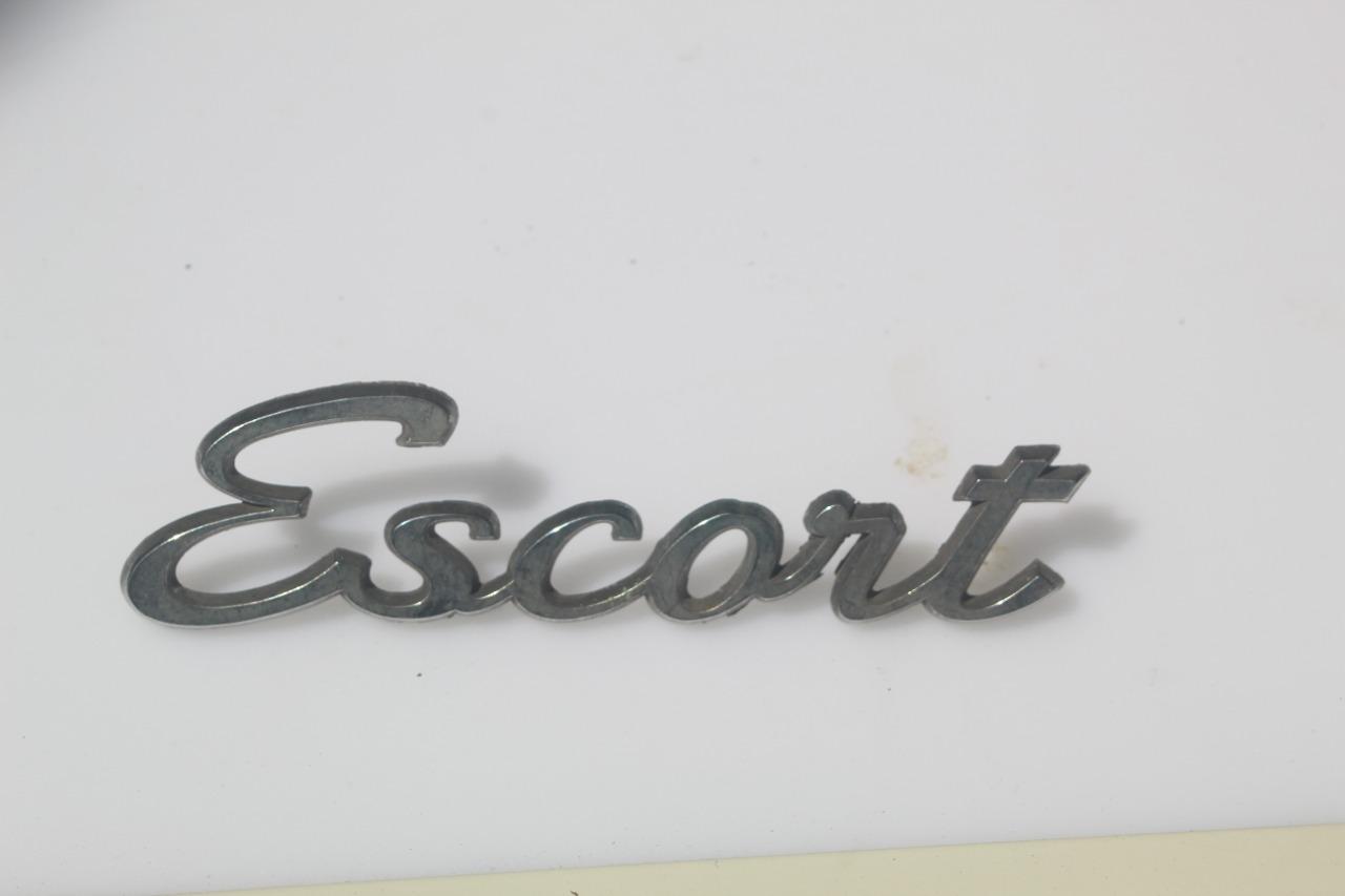 Logo FORD Escort MKI LesAnciennes.com