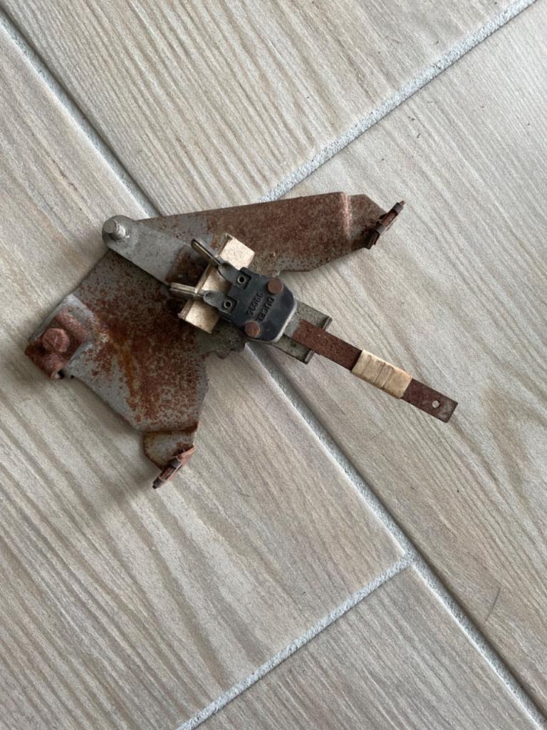 Frein à main SIMCA Aronde LesAnciennes.com