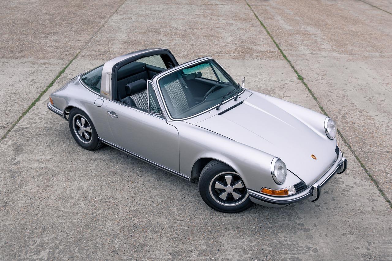 PORSCHE 911 2.4T Targa - 1972 LesAnciennes.com