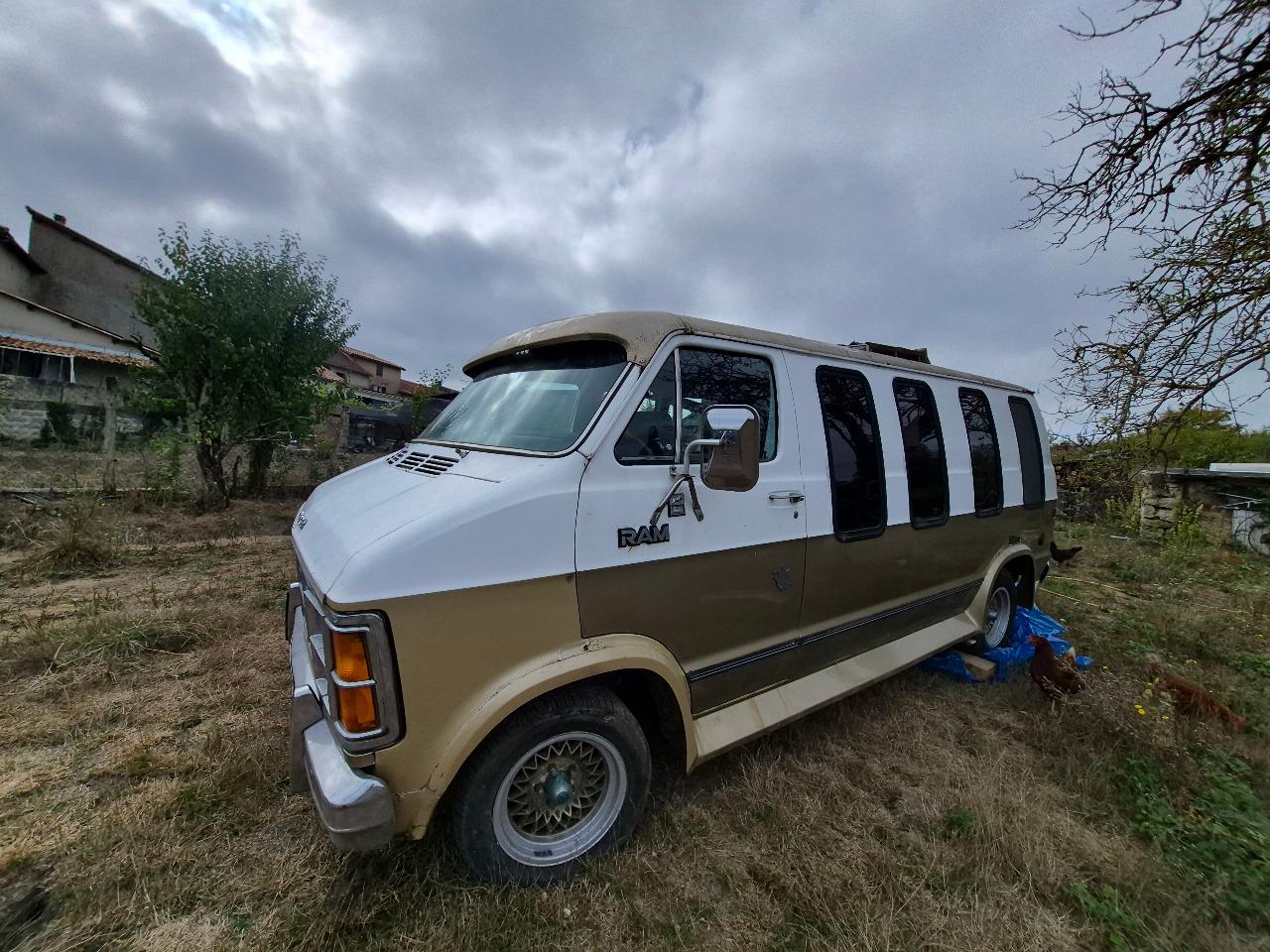 DODGE b350 royal chassis long vitré - 1980 LesAnciennes.com