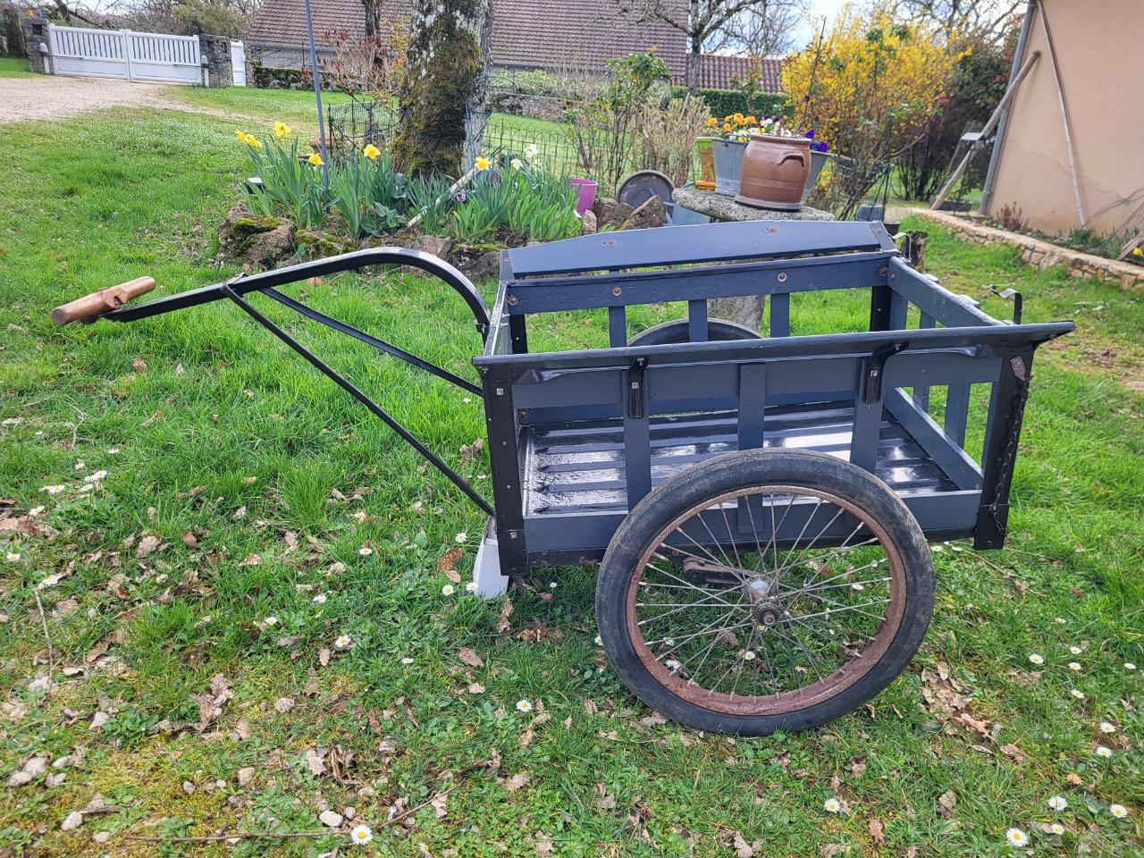 Remorque Michelin pour mobylette ou vélo LesAnciennes.com