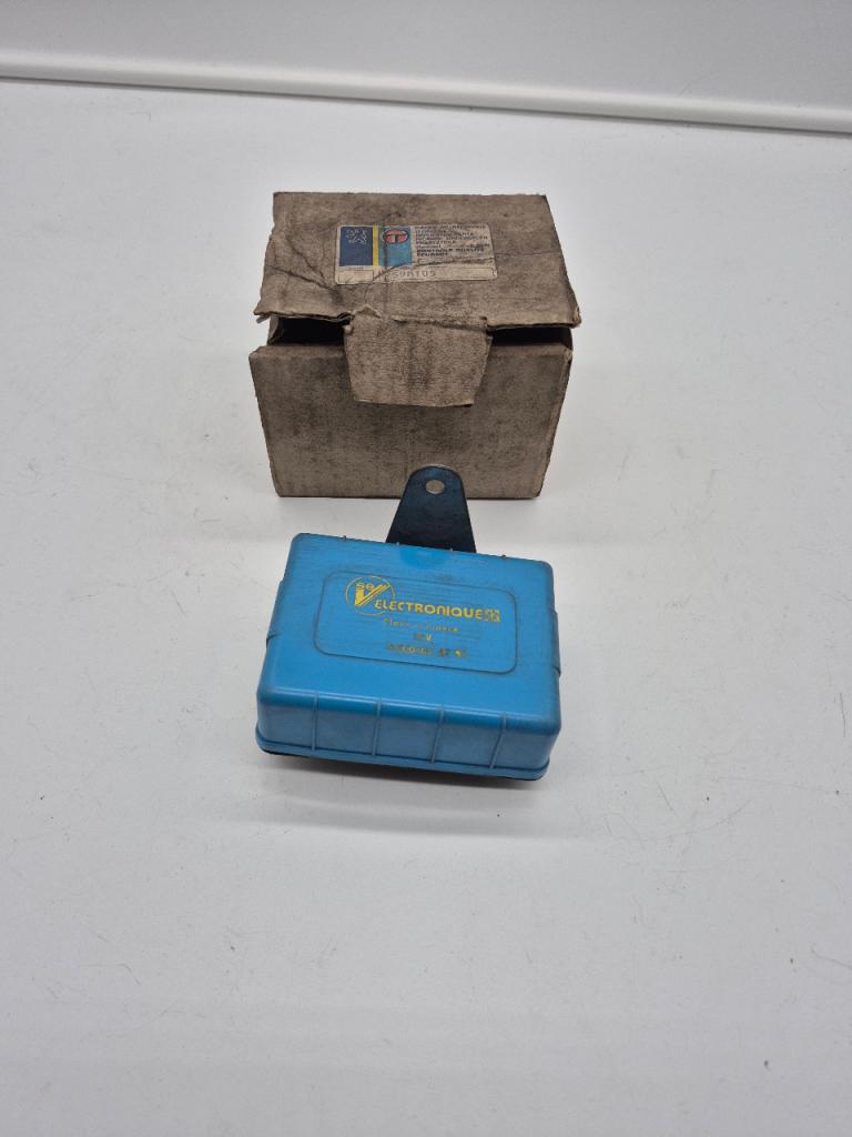 Boitier Prechauffage PEUGEOT 404 504 LesAnciennes.com