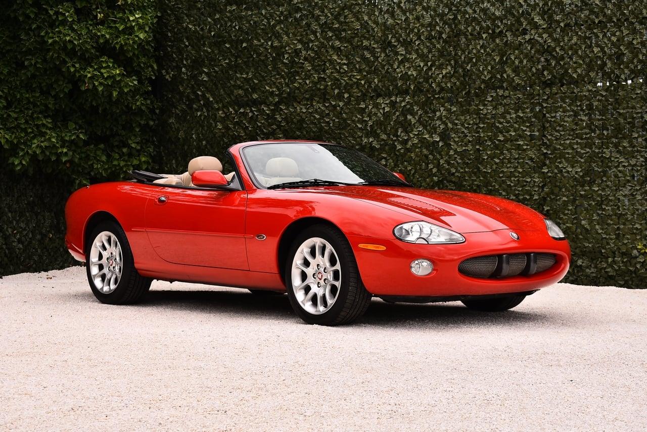 2001 Jaguar XKR ( X100 ) Convertible 4,0L V8 LesAnciennes.com