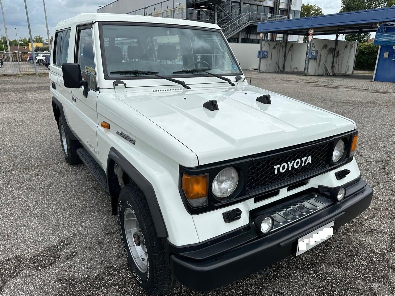 1990 Toyota Land Cruiser LJ73 LesAnciennes.com