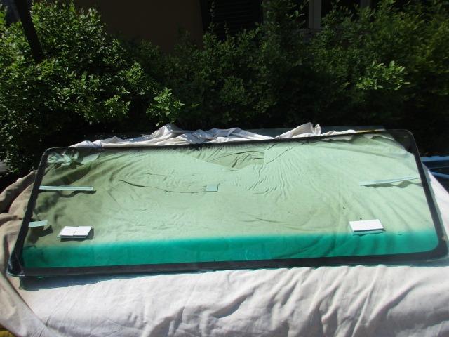 Pare brise Lancia Thema 8.32 LesAnciennes.com