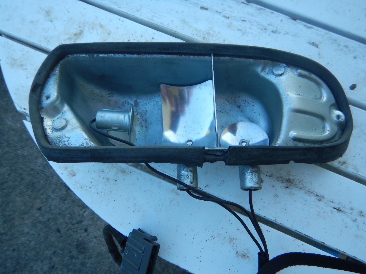 Socle de feu PEUGEOT 204 berline LesAnciennes.com