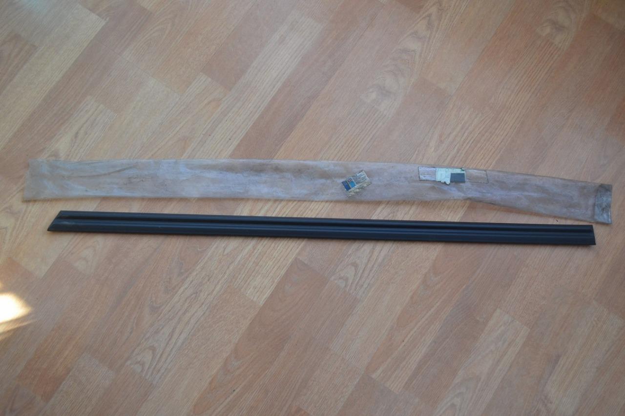 Baguette aile AR G PEUGEOT 305 break LesAnciennes.com