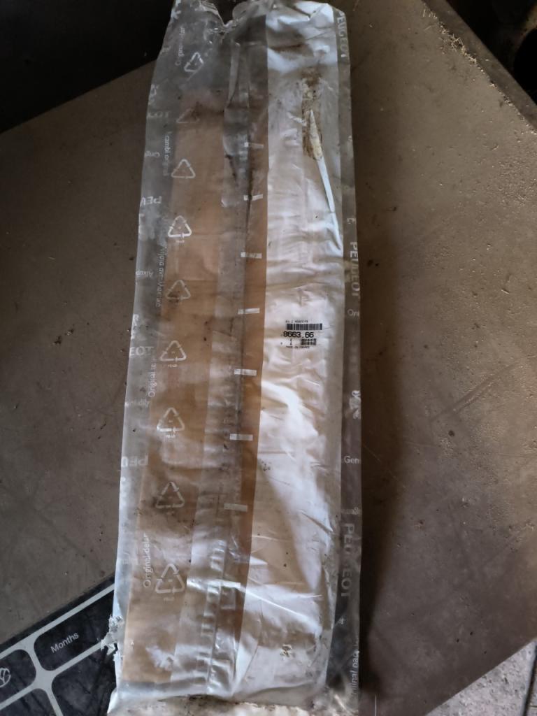 Kit adhésif Peugeot réf. 8663.66 Rest 1 adhésif LesAnciennes.com