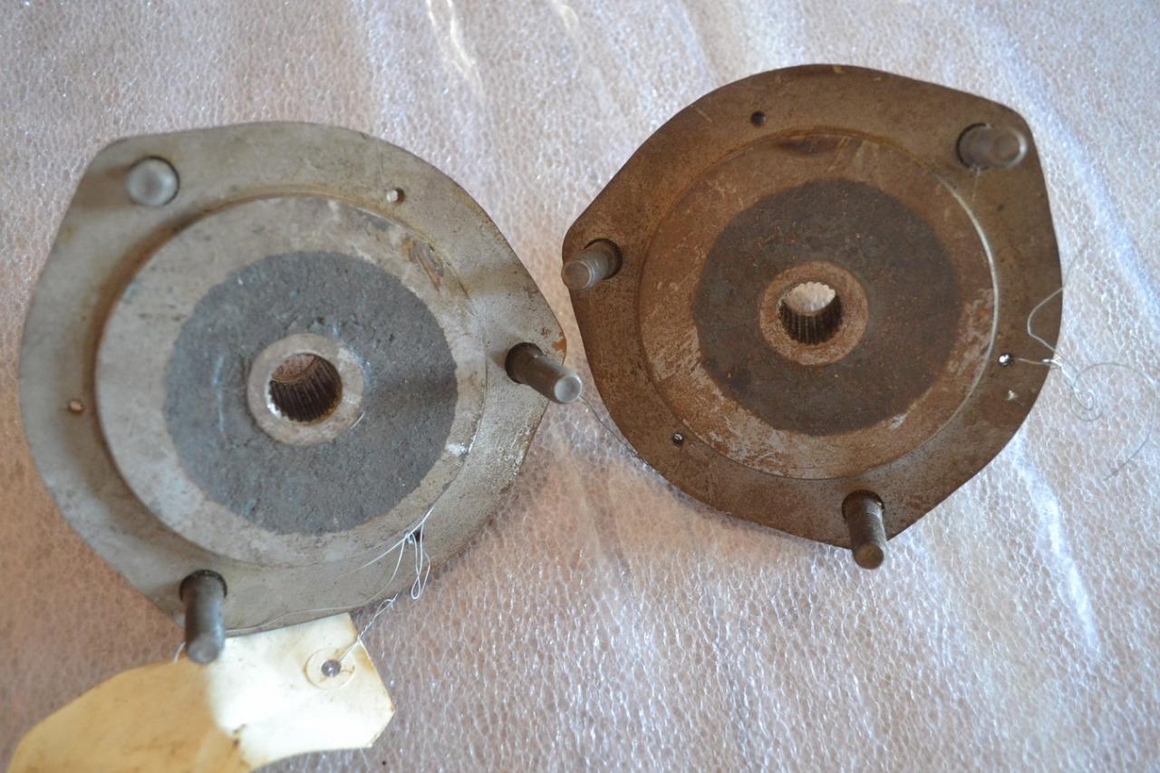 Paire moyeux RENAULT 4 (R4) F4 F6, neuf LesAnciennes.com