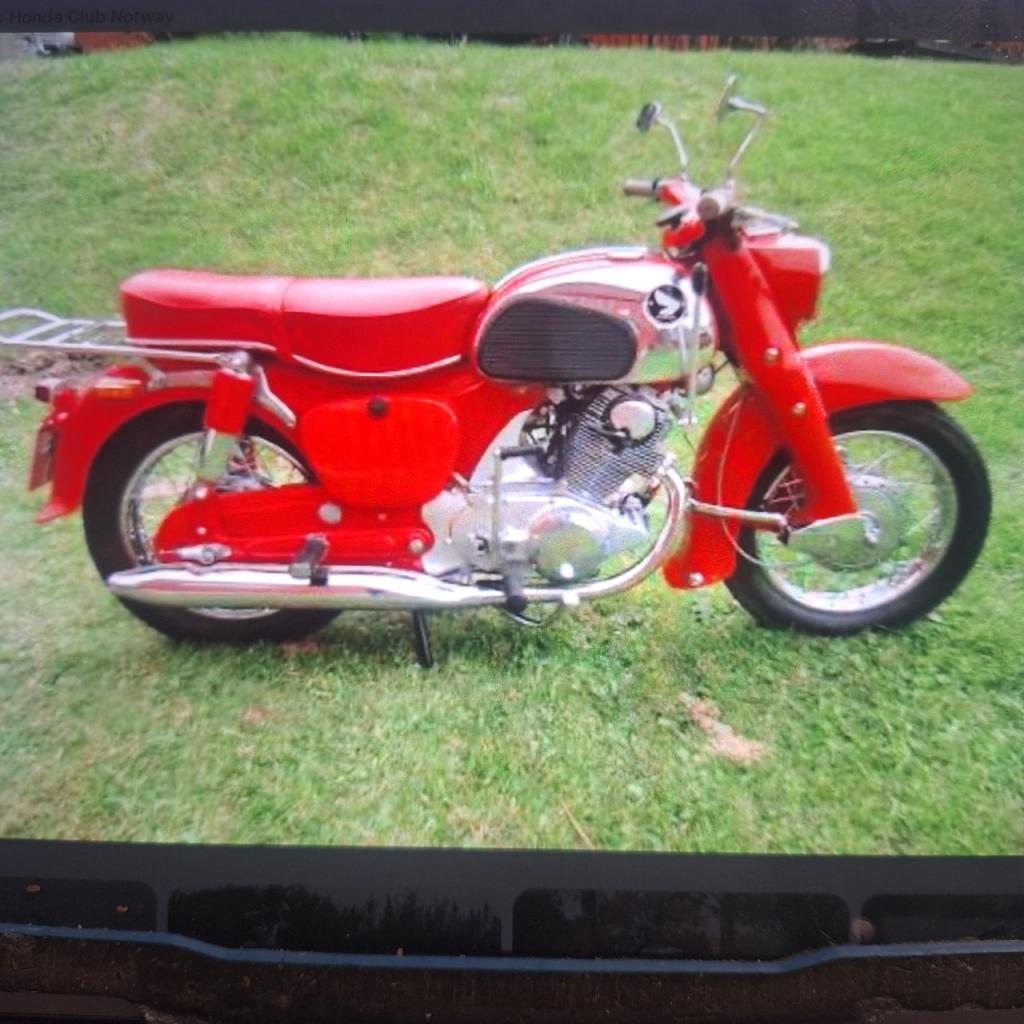 Lot de pièces HONDA C72 LesAnciennes.com