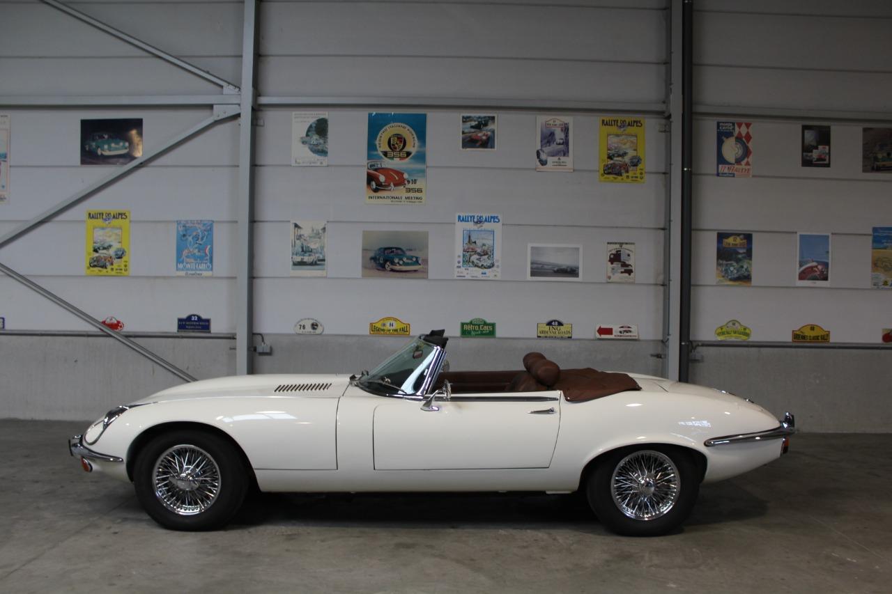 JAGUAR Type E v12 cabrio - 1974 LesAnciennes.com