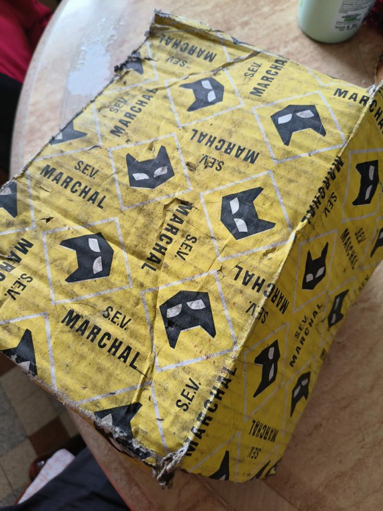 Phare RENAULT 17 (R17) LesAnciennes.com