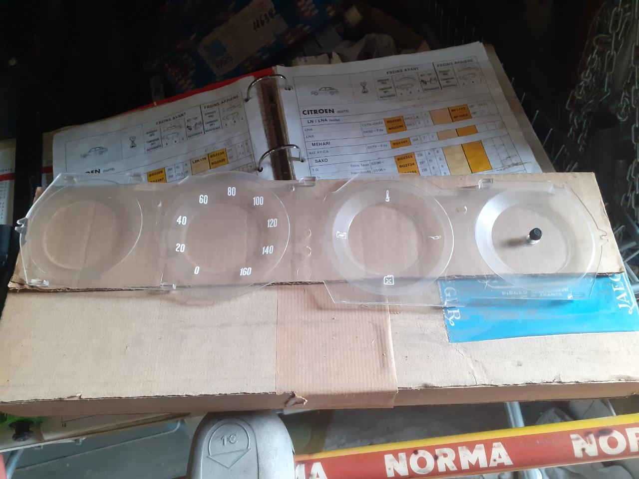 Vitre SIMCA 1100 LesAnciennes.com