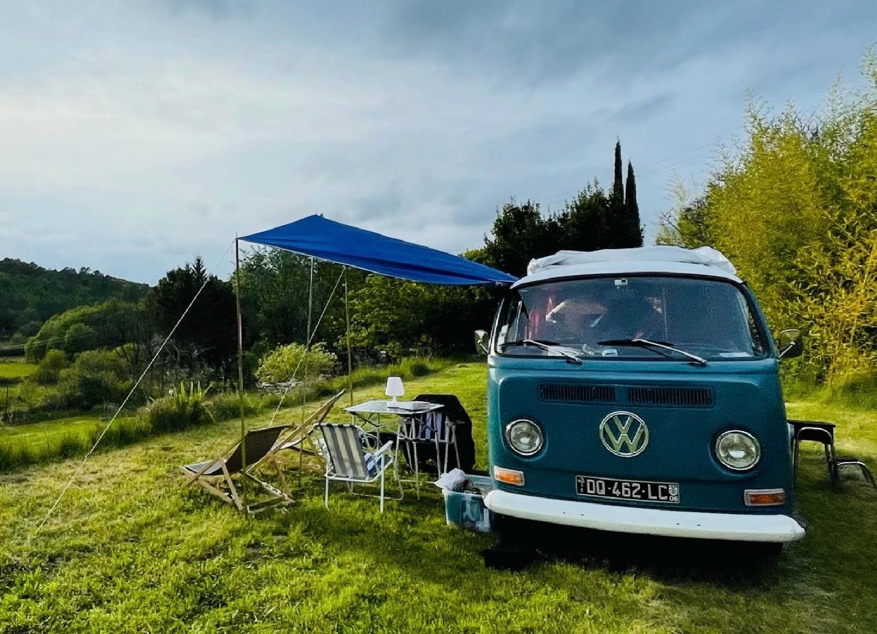 VOLKSWAGEN Combi T2A - 1970 LesAnciennes.com