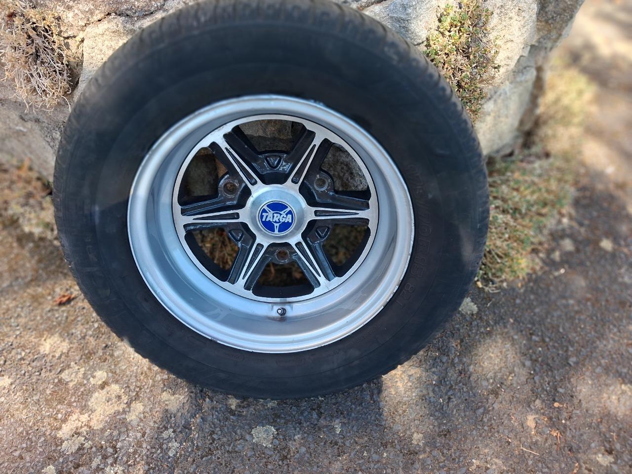 Jantes RENAULT 8 (R8) LesAnciennes.com