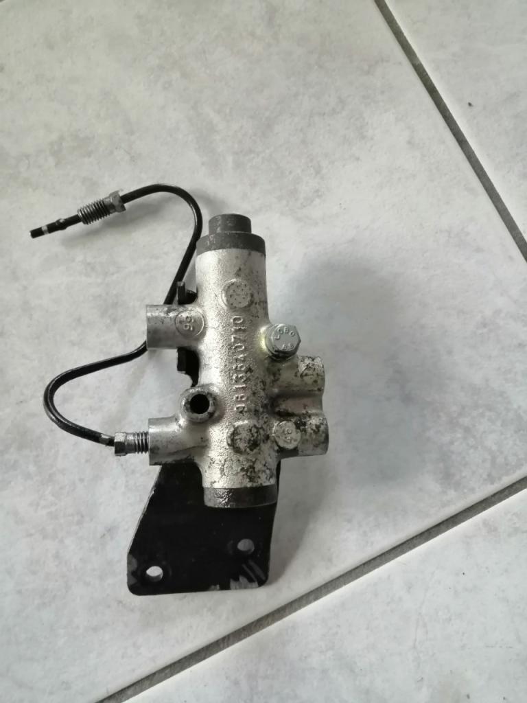 CITROEN XM vanne de sécurité essieu arrière LesAnciennes.com