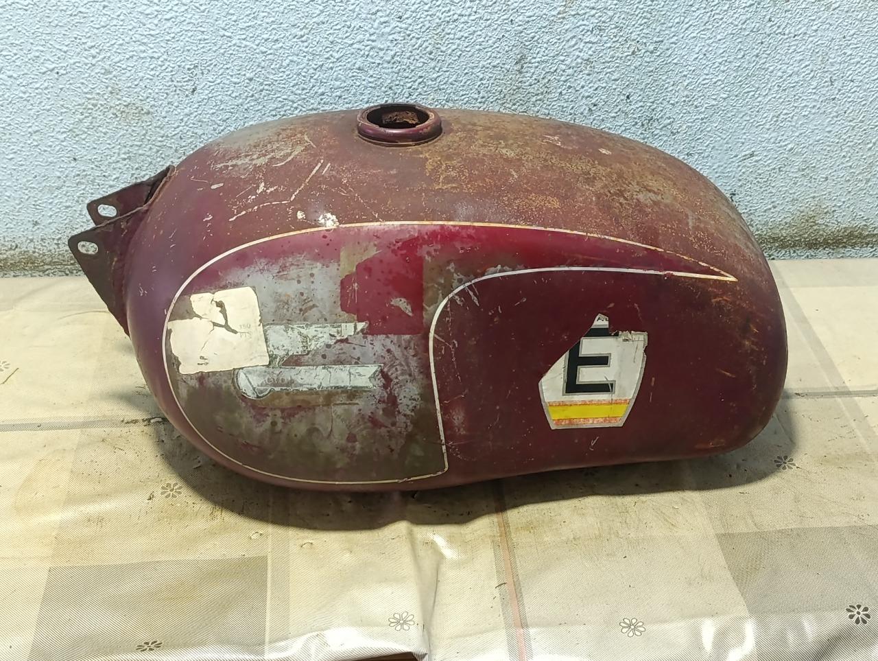 Réservoir d'essence Ducati 125 160 175 200 TS LesAnciennes.com