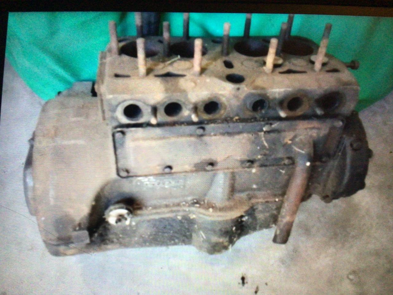 Moteur RENAULT Juvaquatre Lateral LesAnciennes.com