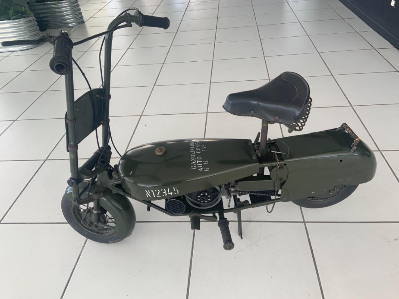 WHEELBIKE Corgi Parachutable - 1945 LesAnciennes.com