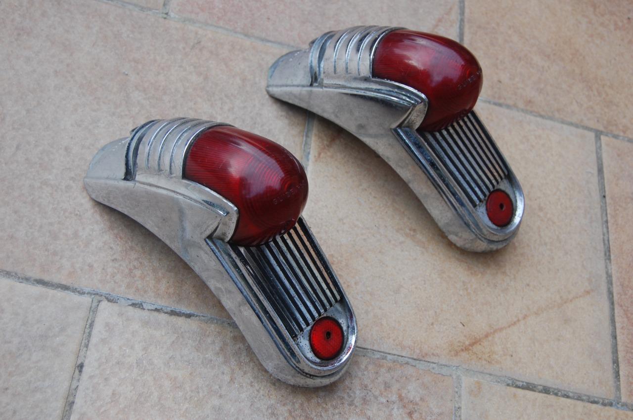 Feux arrières oldsmobile Super 88 1951 usa oldtime LesAnciennes.com