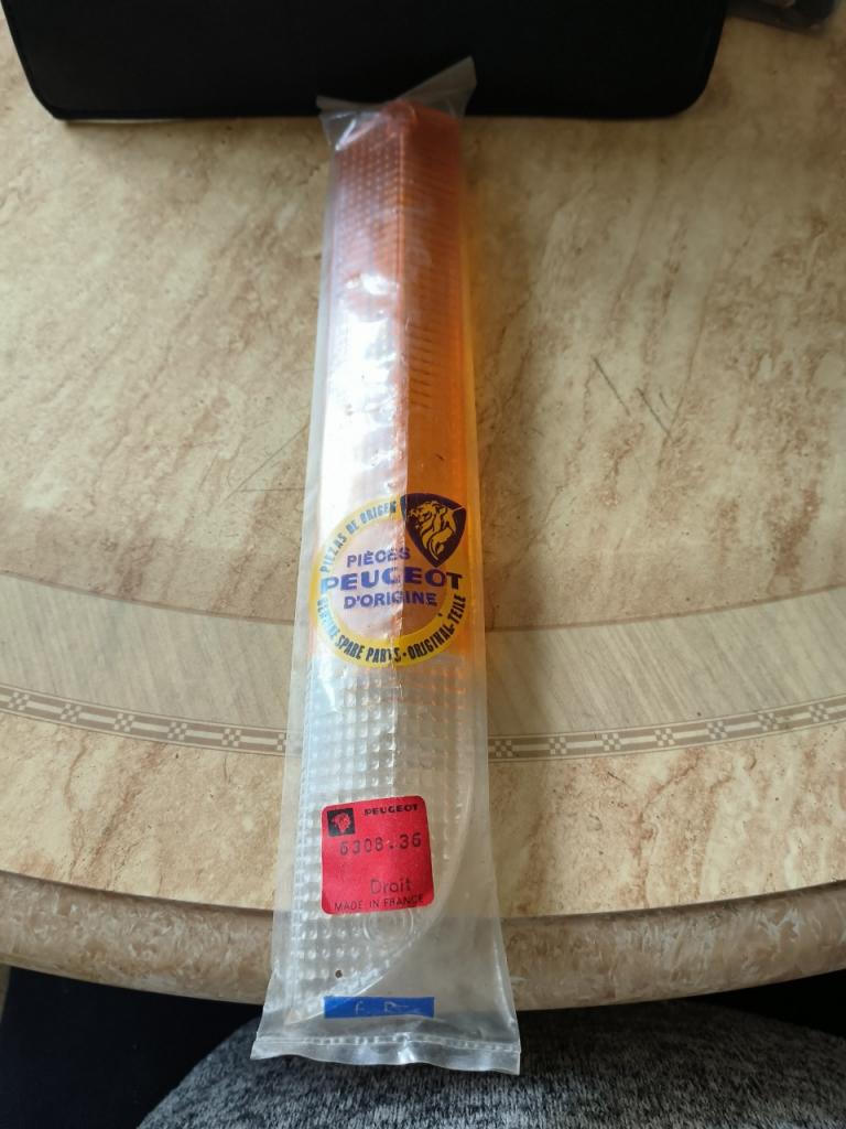 Cabochon PEUGEOT 504 LesAnciennes.com