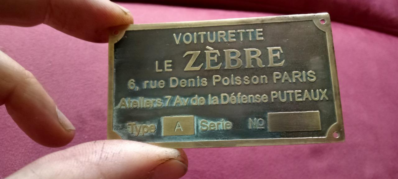 Plaque LE ZEBRE Type A LesAnciennes.com